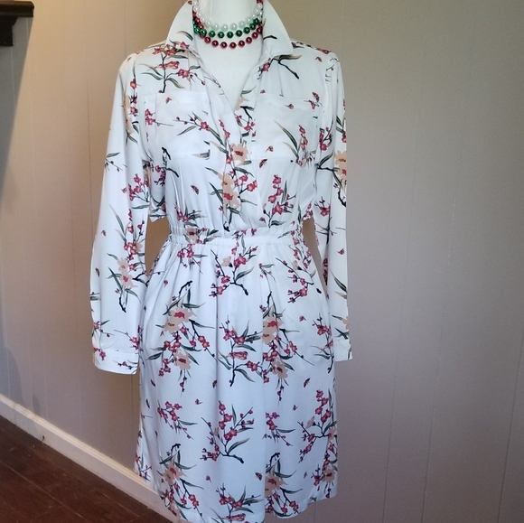 dip Dresses & Skirts - Classic long sleeved floral print dress